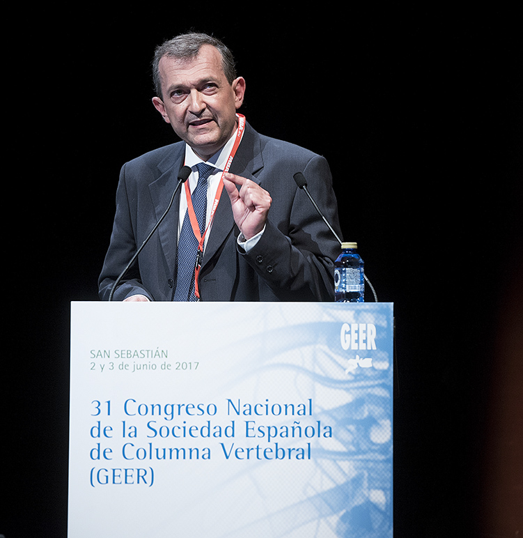 C.O.18 TERAPIA COGNITIVO-COMPORTAMENTAL APOYADA EN TICS EN EL TRATAMIENTO DEL DOLOR LUMBAR CRÓNICO: ENSAYO CLÍNICO ALEATORIZADO